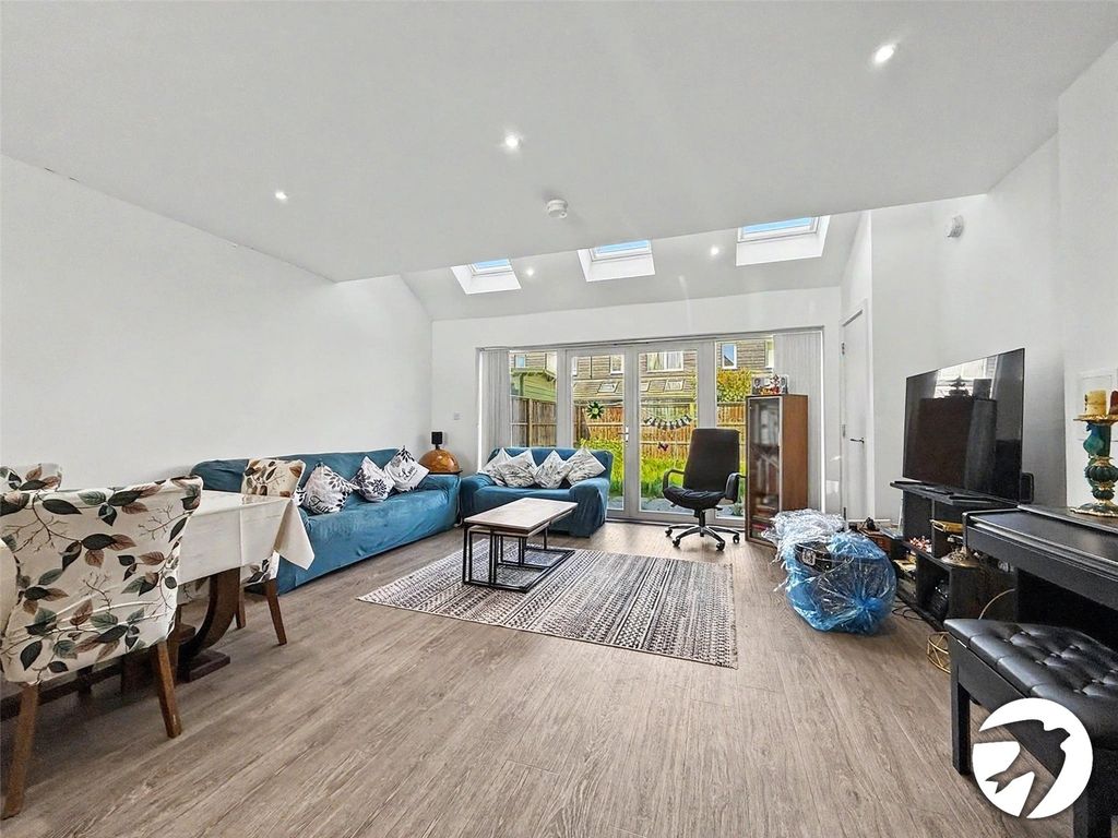 Property photo 2 of 12 Picture No. 29