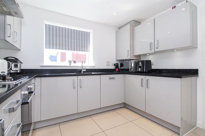 Property photo 3 of 18 Kitchen