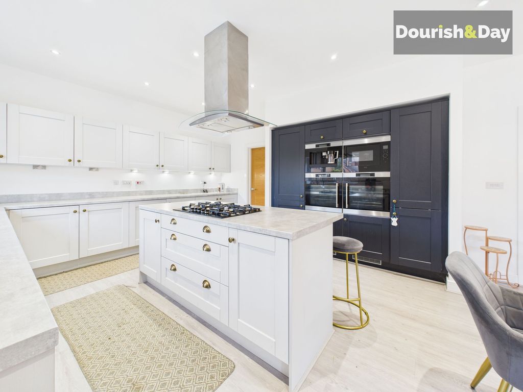 Property photo 2 of 35