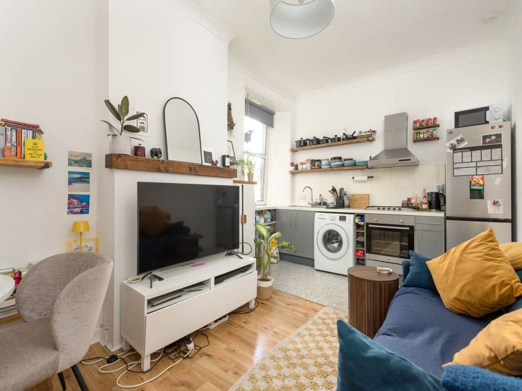 Property photo 2 of 14 79010_Trafalgar_Street-004