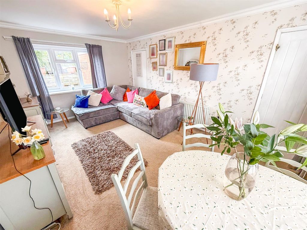 Property photo 2 of 17 Lounge/ Dining Room