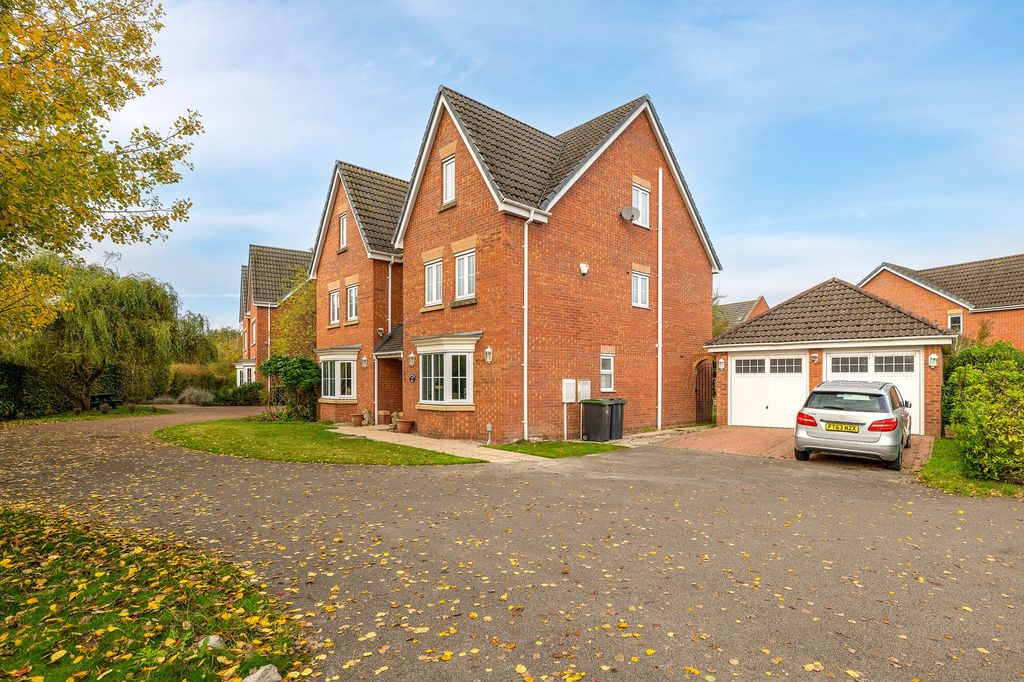 Property photo 2 of 31