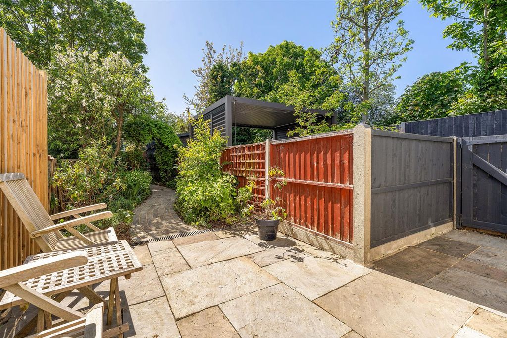 Property photo 2 of 16 Samos Road-14.Jpg