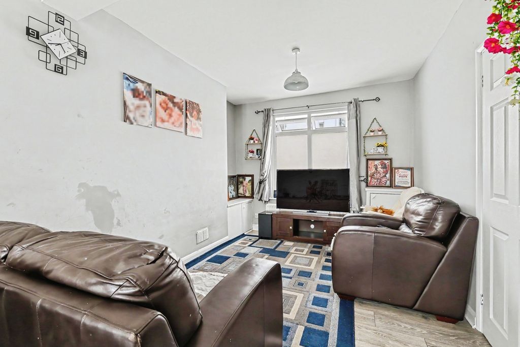 Property photo 2 of 15 Pbox-Img.Jpg