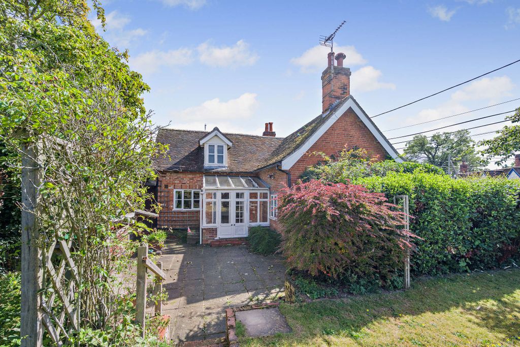 Property photo 3 of 32 8662260-Exterior05-800