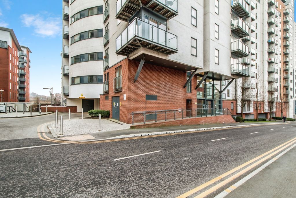 Property photo 1 of 8 Photo