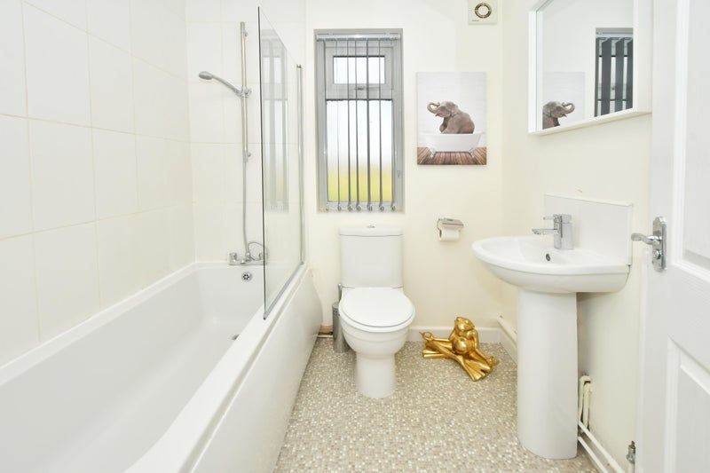 Property photo 1 of 9 Bathroom