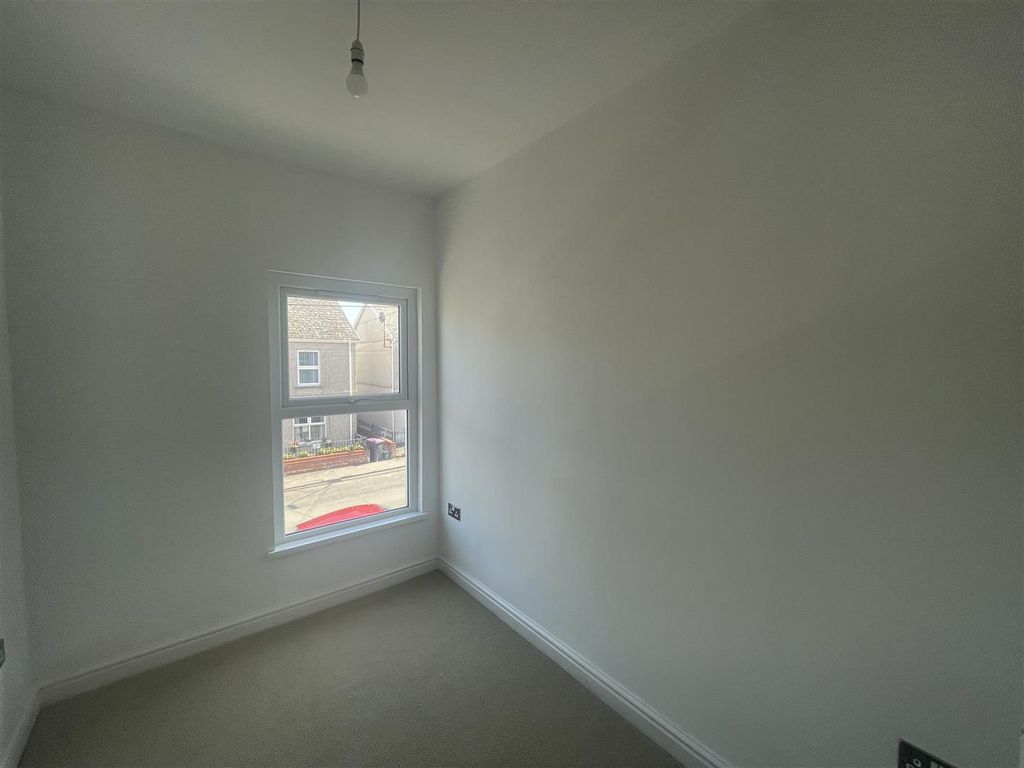 Additional image 9 of 4 bed end terrace house to rentTalbot Road, Ammanford SA18