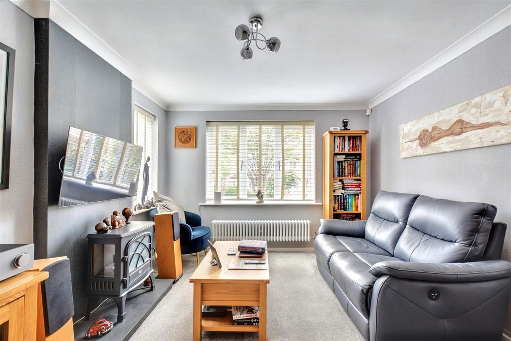 Property photo 2 of 12 Lounge_1.Jpeg