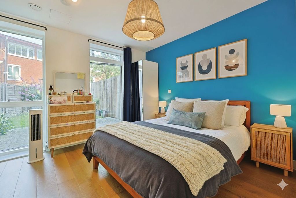 Property photo 1 of 16 Bedroom