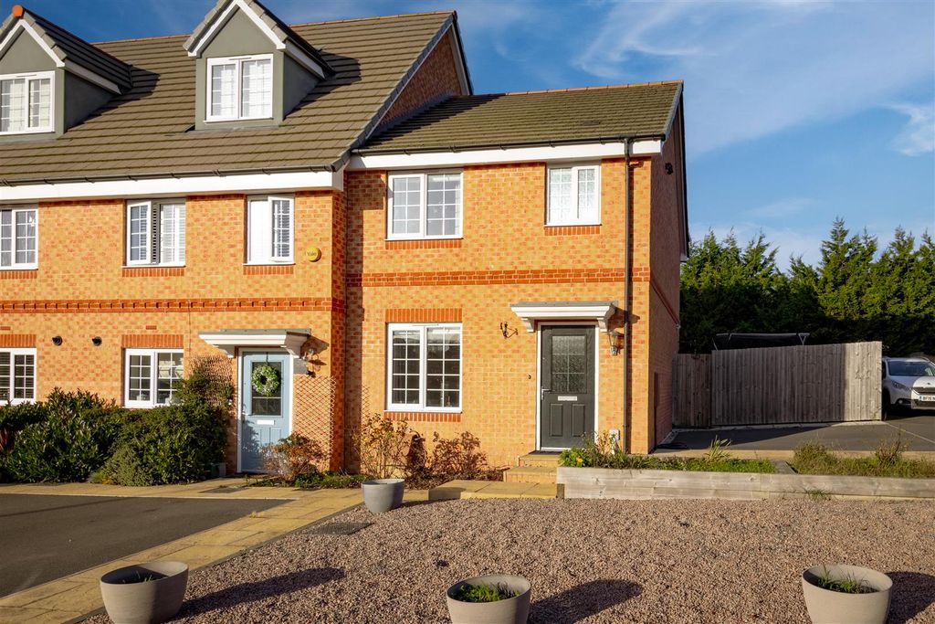 Property photo 1 of 32