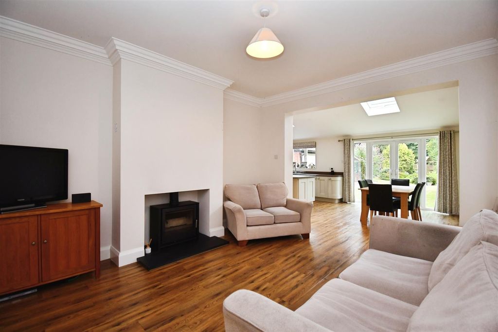 Property photo 2 of 26 Sitting Room