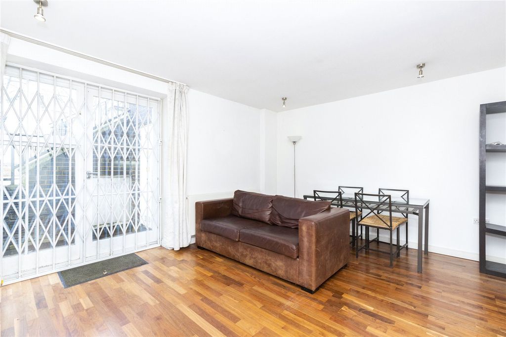 Property photo 3 of 7 Reception