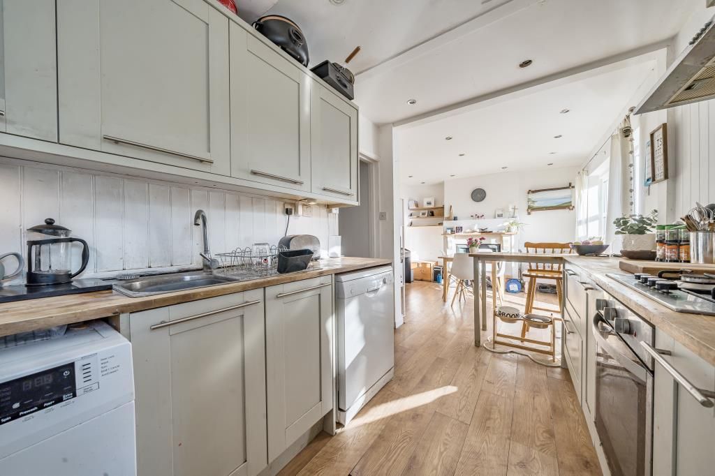 Property photo 3 of 17 Kitchen