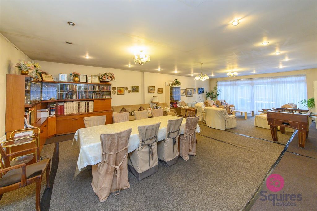 Property photo 2 of 31