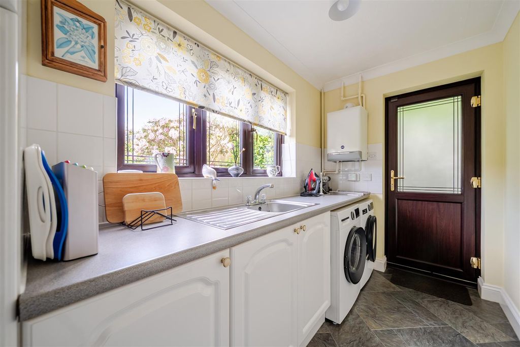 Additional image 11 of 3 bed detached bungalow for saleLondon Road, Liphook GU30