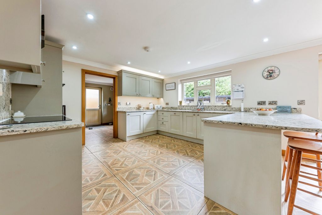 Property photo 3 of 28 59_Low_Road-32