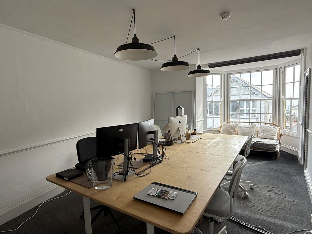 Property photo 2 of 10 Office