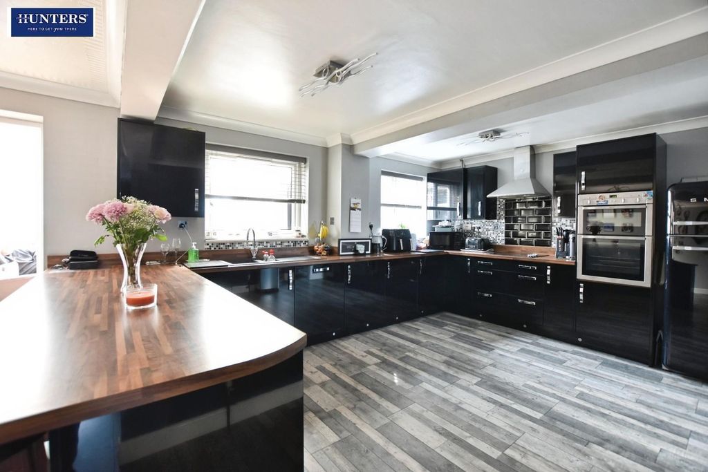 Property photo 3 of 21 Kitchen/Diner