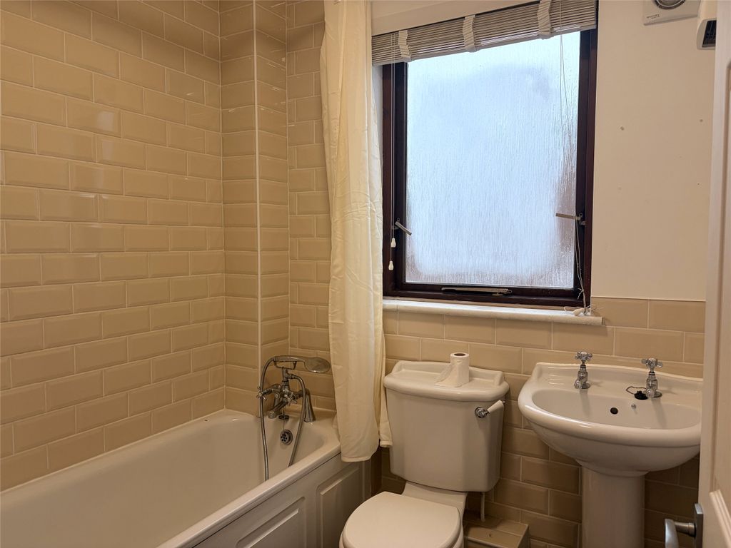 Property photo 3 of 7 Bathroom