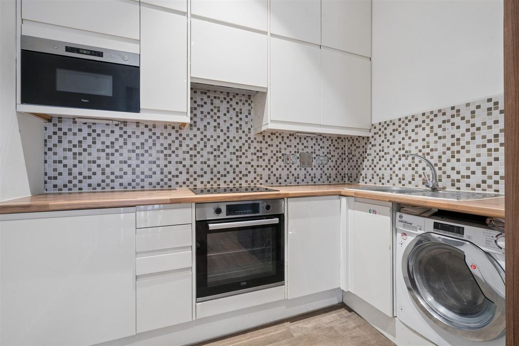 Property photo 2 of 7 Kitchen