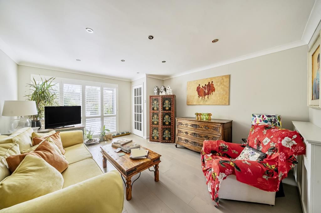 Property photo 3 of 23 Living Room