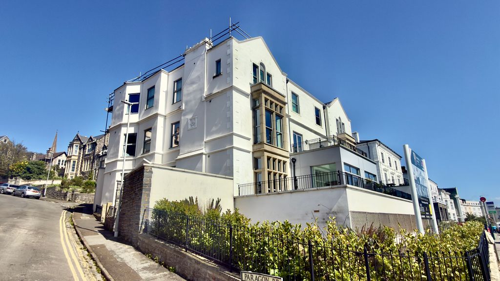 Property photo 3 of 18