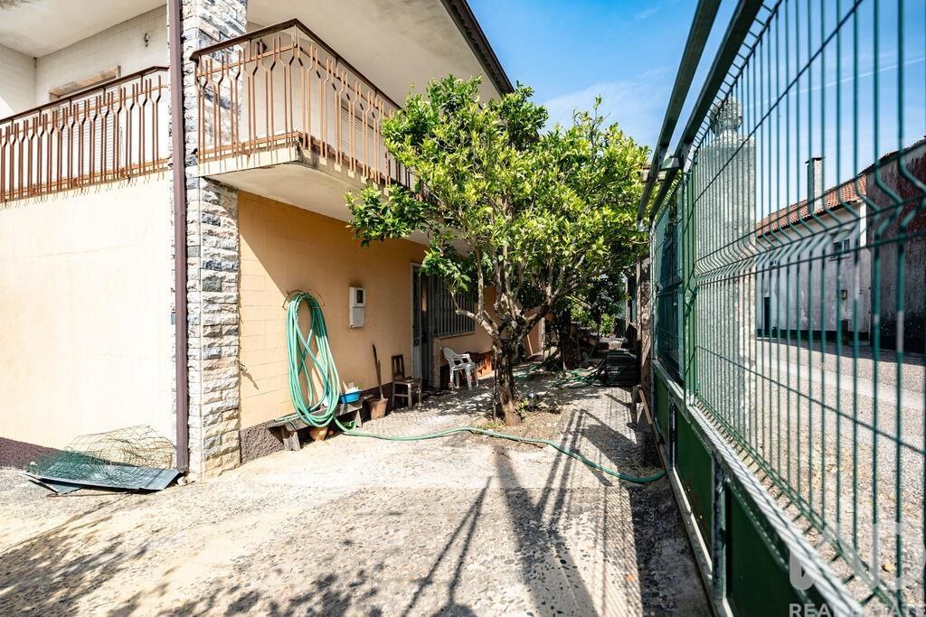 Property photo 3 of 40