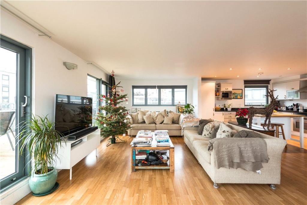 Property photo 3 of 12