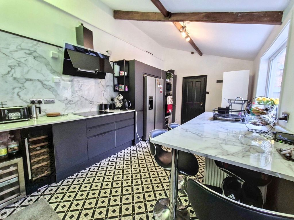 Property photo 3 of 28