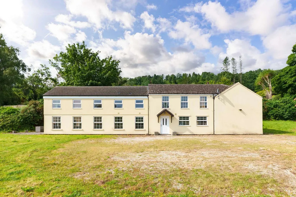 Property photo 2 of 34