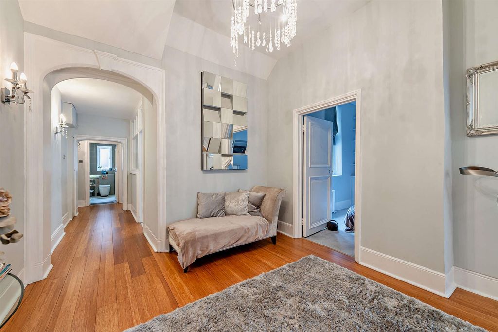 Property photo 3 of 15 8624622-Interior05-800.Jpg