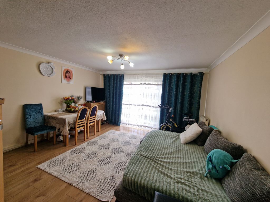 Property photo 2 of 8