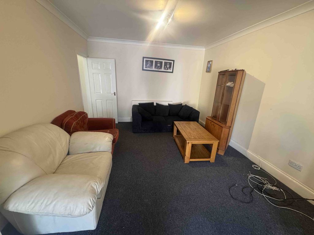 Property photo 2 of 8 Gallery