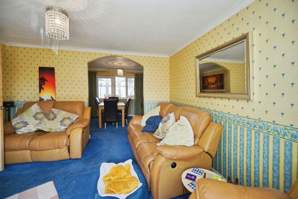 Property photo 3 of 17 Photo