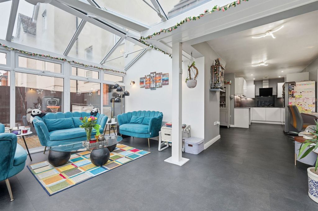 Property photo 2 of 23