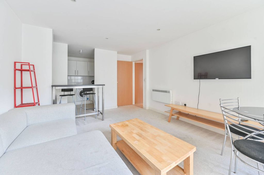 Property photo 3 of 11