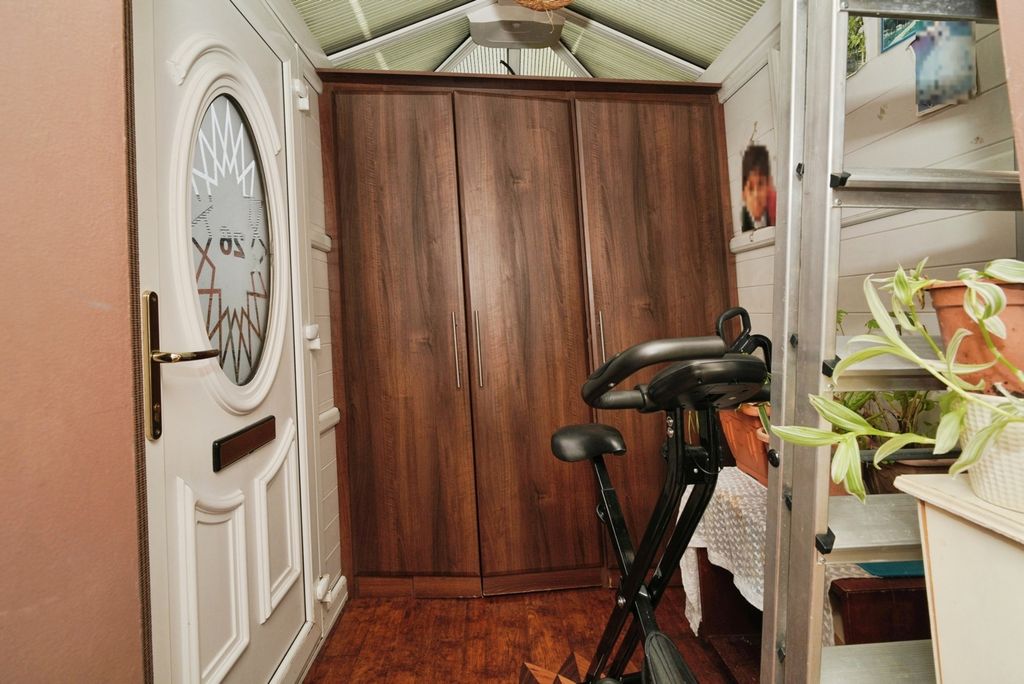 Property photo 3 of 18 Pbox-Img.Jpg