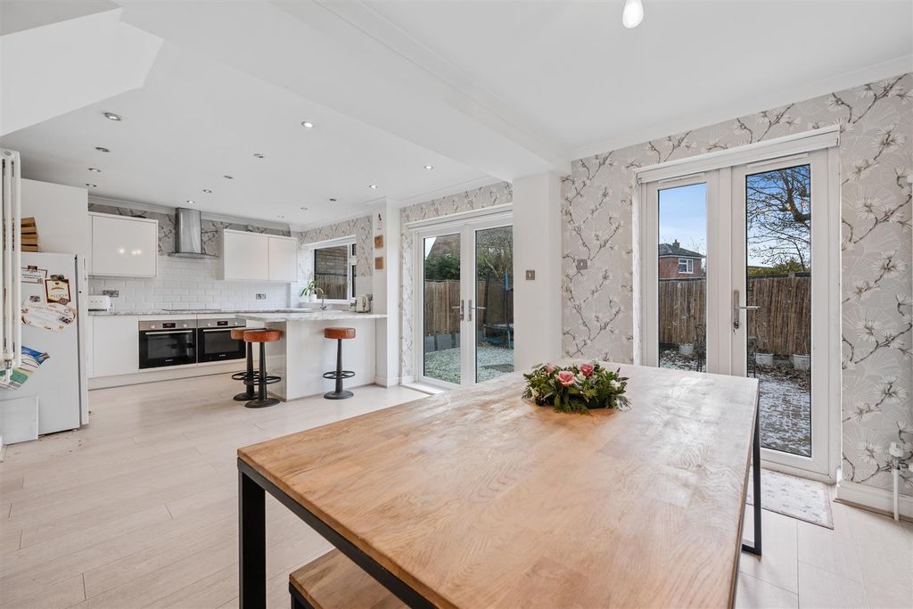 Property photo 2 of 20 58Russelldrweb18.Jpg