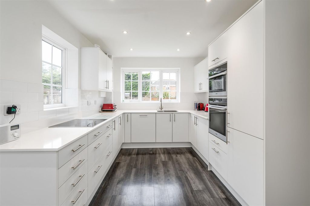 Property photo 1 of 19 90 Stanbrook Road_6.Jpg