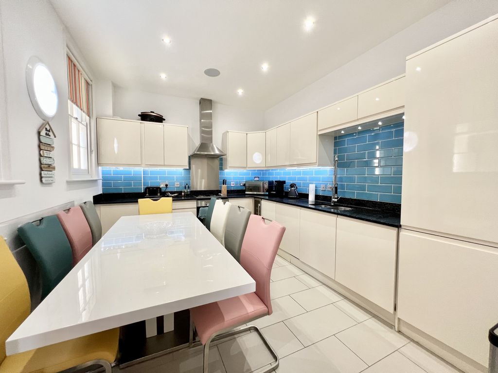 Property photo 3 of 13 Picture 3