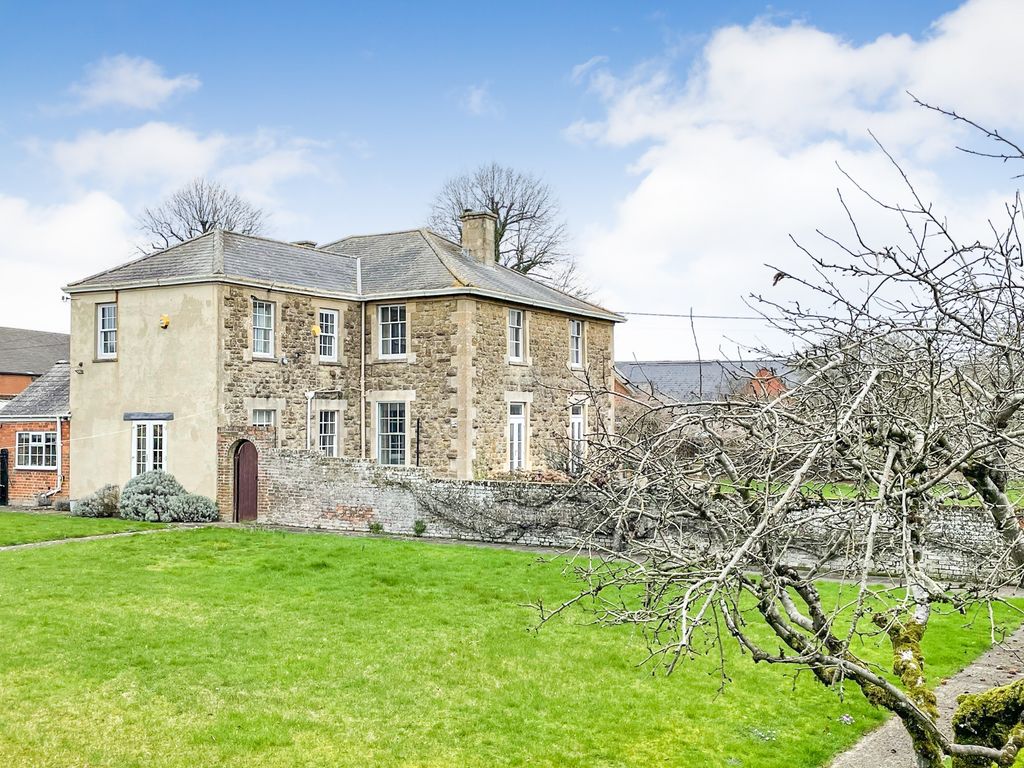 Property photo 1 of 19 10