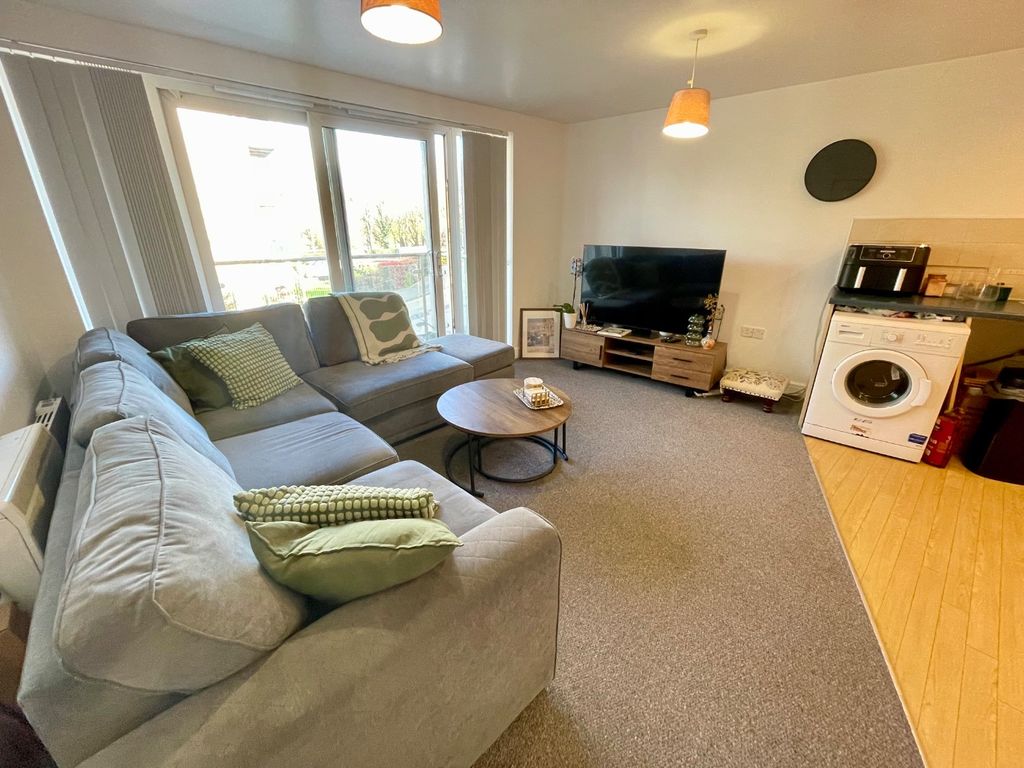 Property photo 3 of 7 4992372