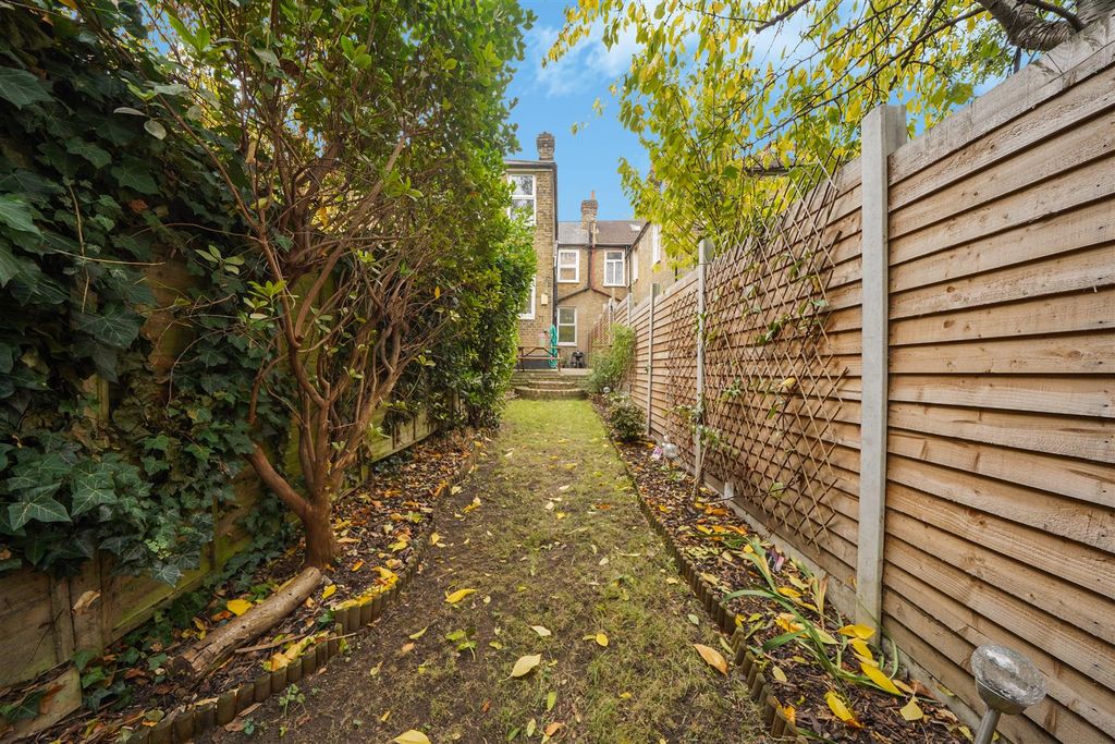 Property photo 3 of 14 333 Hither Green Lane - Witeolos2P9U9Dseyxca.Jpg