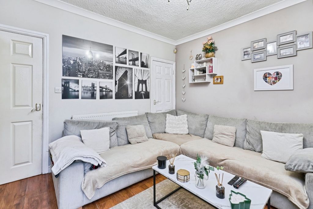 Property photo 3 of 17 Pbox-Img.Jpg