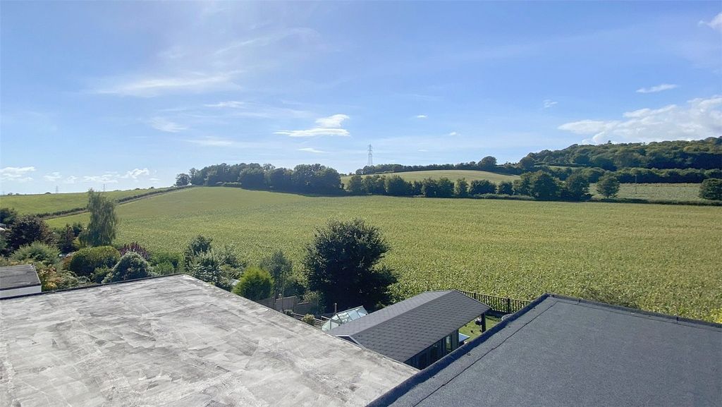 Property photo 3 of 22 Picture No. 14