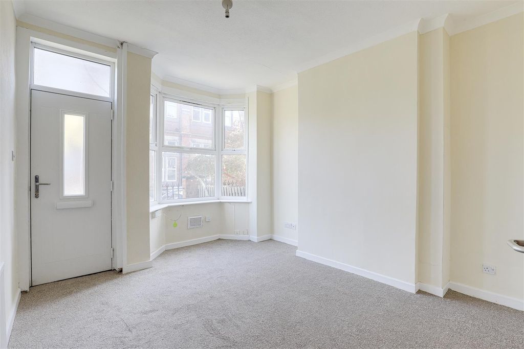 Property photo 2 of 11 5027.Jpg