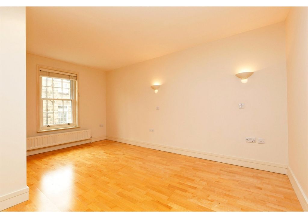 Property photo 3 of 9 Bedroom 1