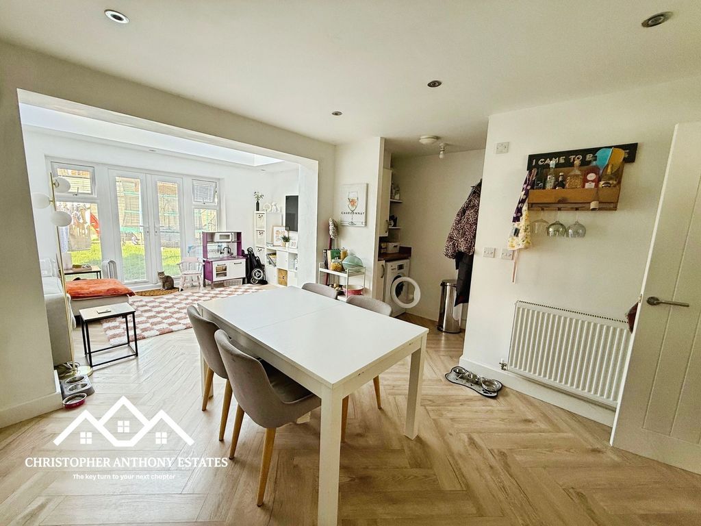 Property photo 3 of 22