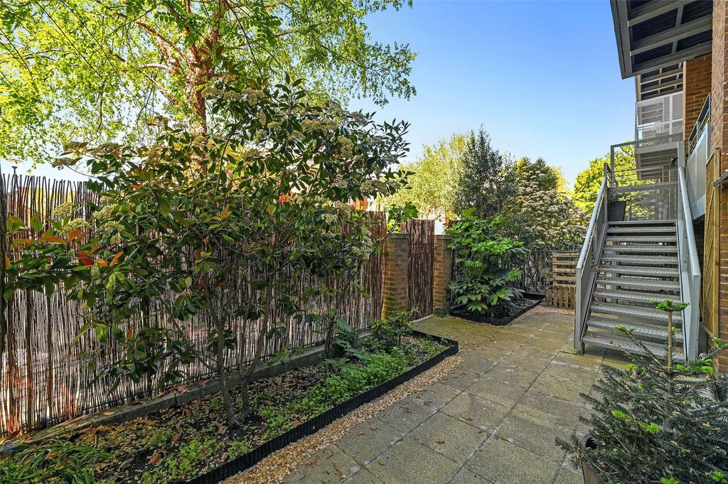 Property photo 2 of 24 Garden